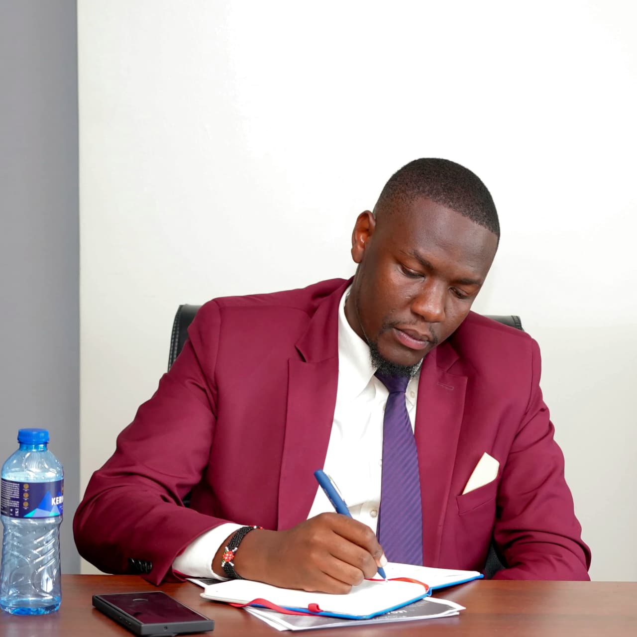 Gibendi signing a partnership document